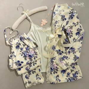 بيجامة ٣ قطع باللون البيج مع الورد