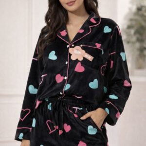 بيجامة ازرار باللون الاسود مع قلوب