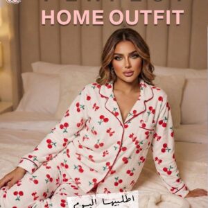 بيجامة كرز باللون الأبيض