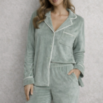 بيجامة ازرار باللون الفستقي