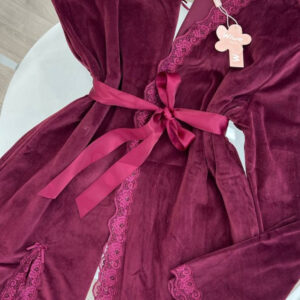 قميص نوم مع روب باللون البرغندي