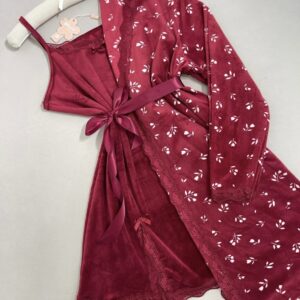 قميص نوم مع روب باللون الأحمر