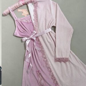 قميص نوم مع روب باللون الزهر