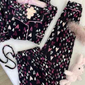 بيجامة اسود ازرار قلوب